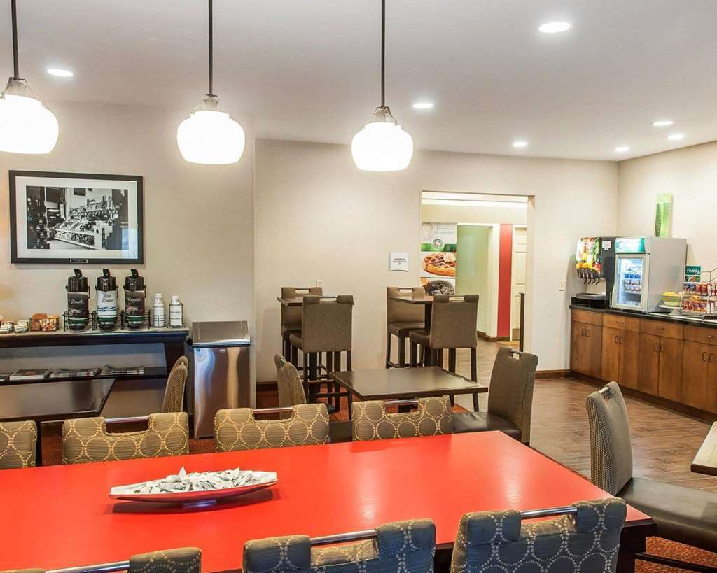 Quality Inn & Suites University Fort Collins Restoran gambar